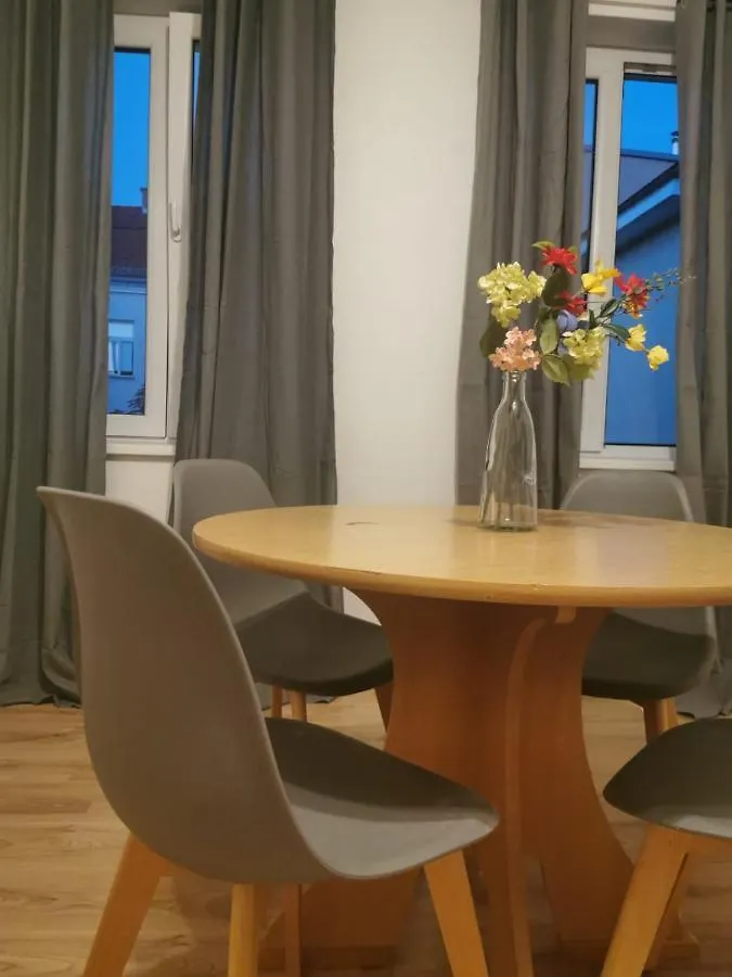 Beautiful, Spacious And Cheap Lägenhet Wien Österrike